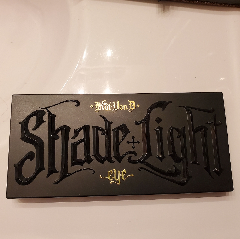Kat Von D Shade and Light Eye Palette